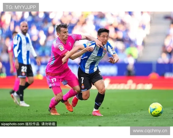 朱·霍勒迪突破制造对抗提升球队关键时刻防守效率