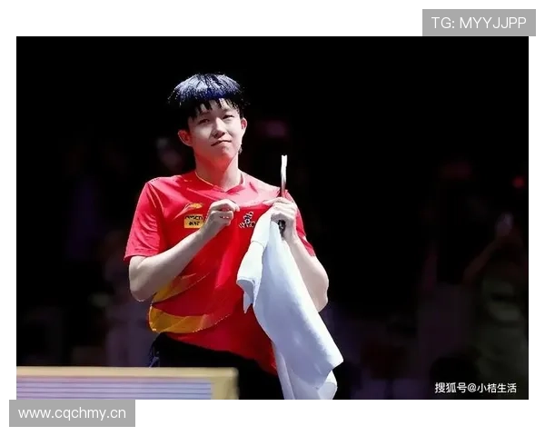 王楚钦赛场上一秒钢铁侠，球场外却能秒变买买买小能手_